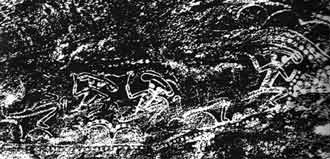 Menschen mit Pilzk&ouml;pfen, umgeben von Ketten aus Kugeln, Tassili-Region, algerische Sahara, ca. 10'000 Jahre alt.